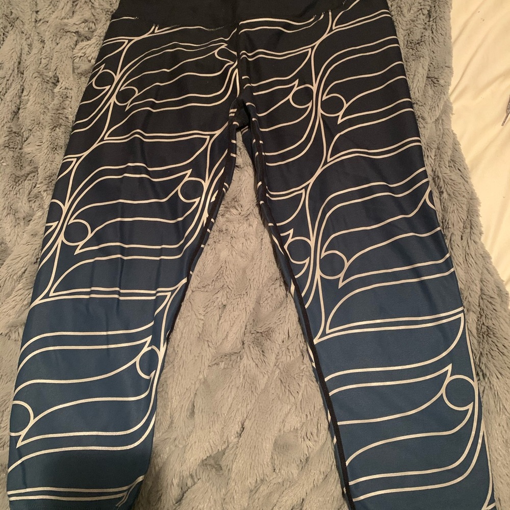 Fabletics cropped blue ombré legging